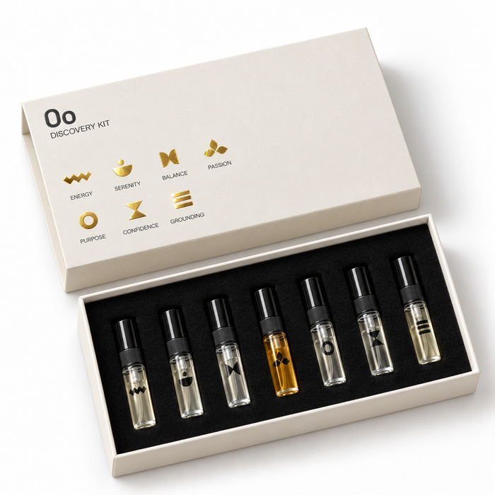 The Oo Discovery Kit open, seven vials in a black tray